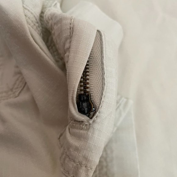 💙 Eddie Bauer Khaki Cargo Shorts Size 10 - Picture 3 of 3